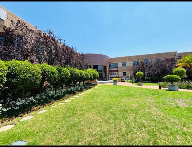 1,300M² OFFICE TO LET IN RANDJESPARK